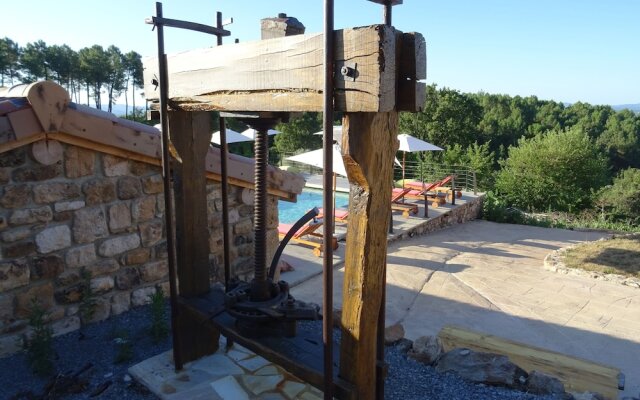 Le Pressoir De La Deveze