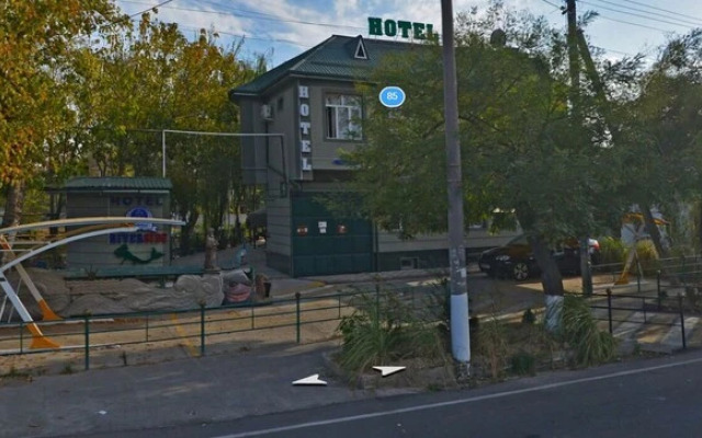 Riverside Hotel