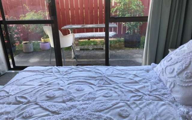 Sunny Holiday Home Near the Beach