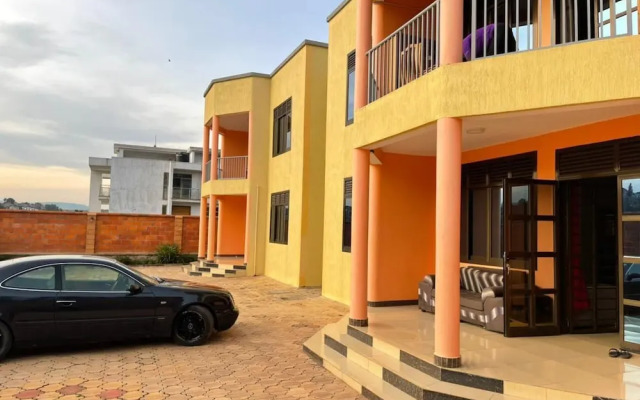 The Mugabi's Spacious Private Room