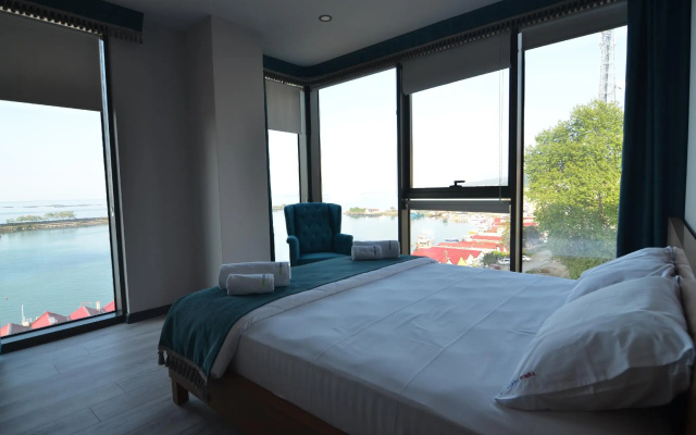 Marina Green Suit Hotel