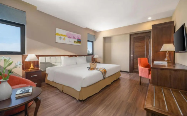 Yarra Ocean Suites Danang