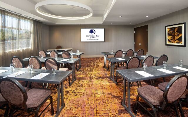 DoubleTree by Hilton Toronto Airport