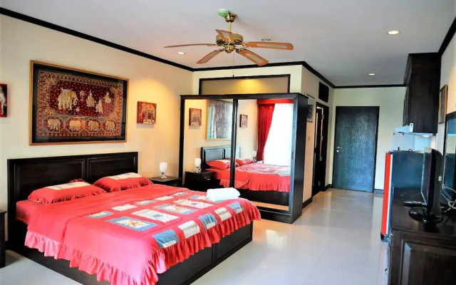 Plaza Residence Jomtien Beach - Large Studio Condo