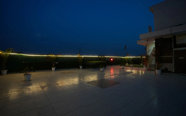 Fabhotel Tanvi Premium