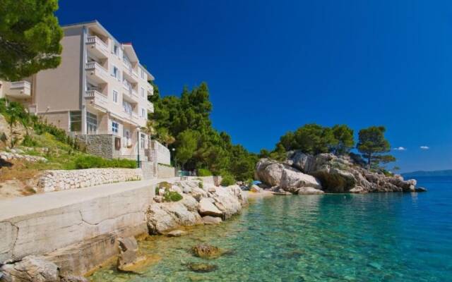 Beachfront Luxury Condos - R10-302