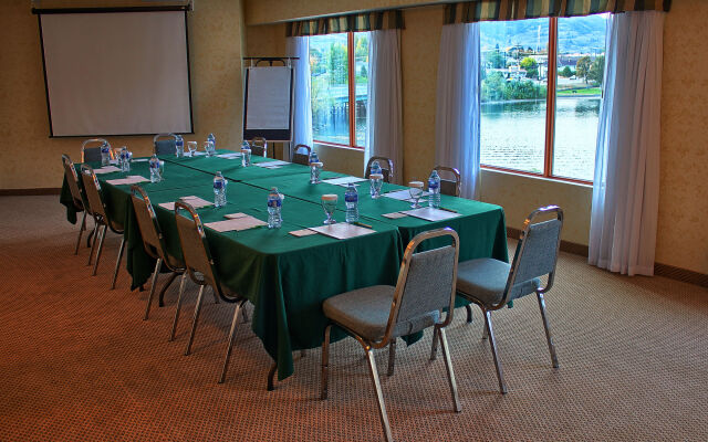 Holiday Inn Hotel & Suites Osoyoos by IHG