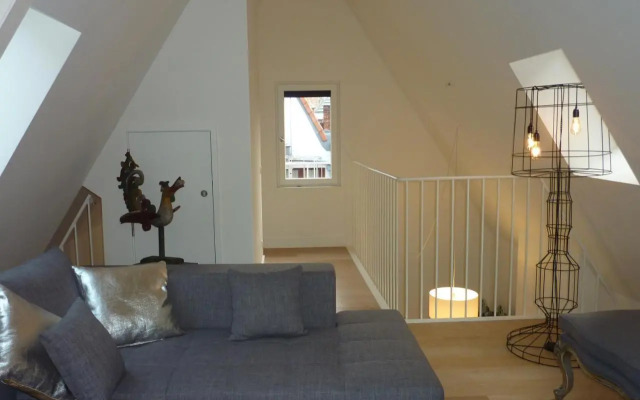 Antwerp old town triplex apartment