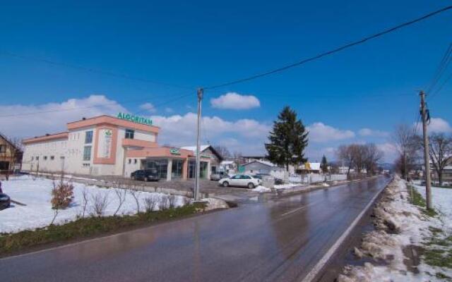 Laurus Motel Airport Tuzla