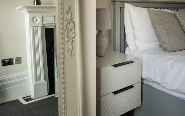 Stunning 2 Bed in Centre of Cheltenham