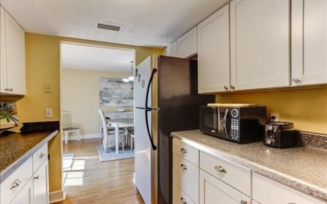 Fernandina Shores Condo with Private Balcony and Access to Pool by RedAwning