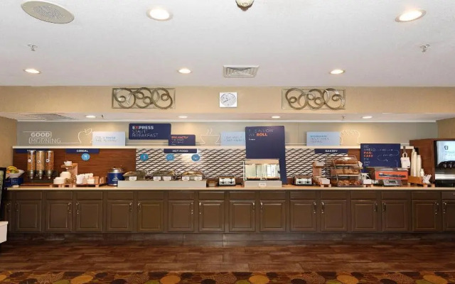 Holiday Inn Express & Suites Chicago-Deerfield/Lincolnshire by IHG