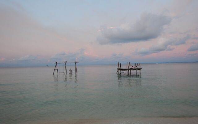 Driftwood Hostel and Bungalows