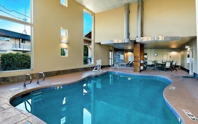 Oxford Suites Silverdale