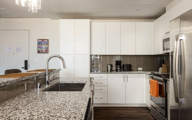 Louisville's Triple Crown Condo by Cozysuites