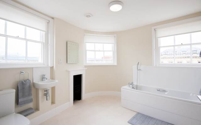 Elliot Oliver- 2 Bedroom Duplex Town Centre Apartment