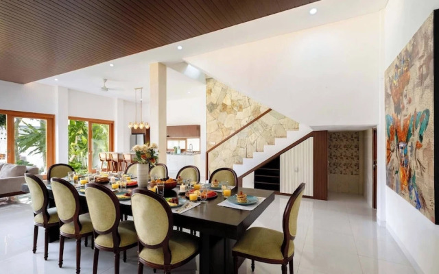 Luxurious Family 6 Br Villa in Seminyak Breakfast Include