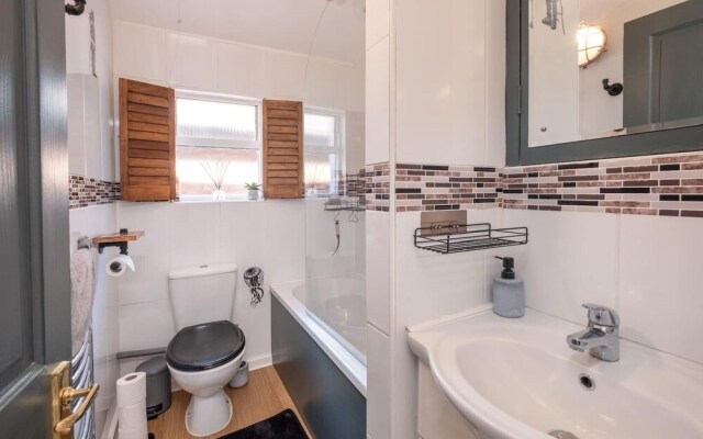 The Nautilus Cowes IOW Sleeps 4 & Private Garden