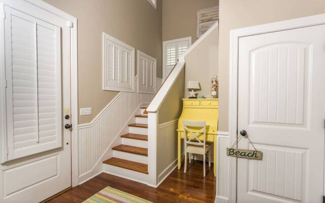 1067 College by Hodnett Cooper