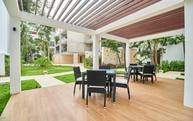 2 Bedroom PH with Rooftop & Jacuzzi in Aldea Zama