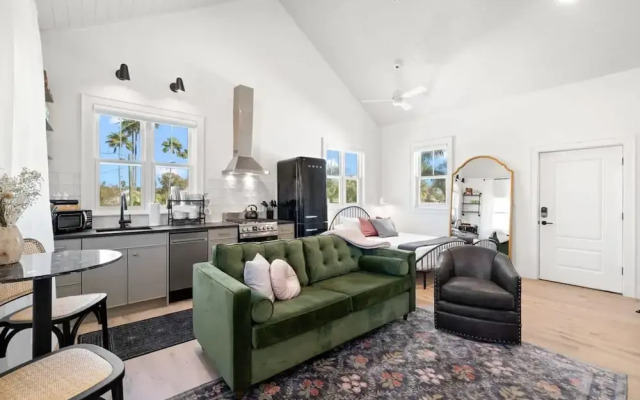 Casa Julieta Luxury Ybor-themed Studio