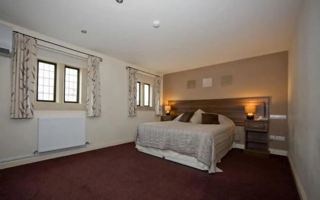 Mullions Hotel
