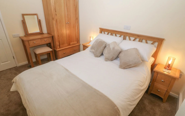 Tyddyn Sianel - Derw