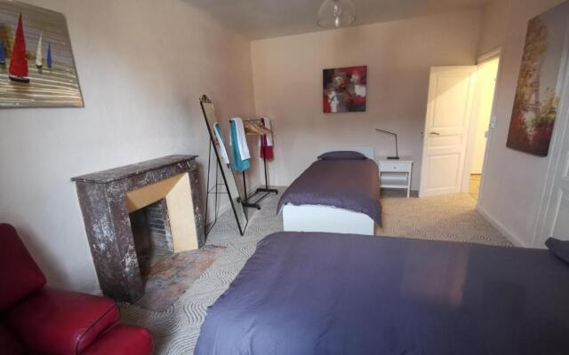 St Sebastien 3 Rooms above a restaurant