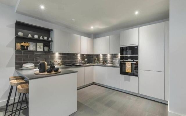 Deluxe elegant and very spacious apartment#17