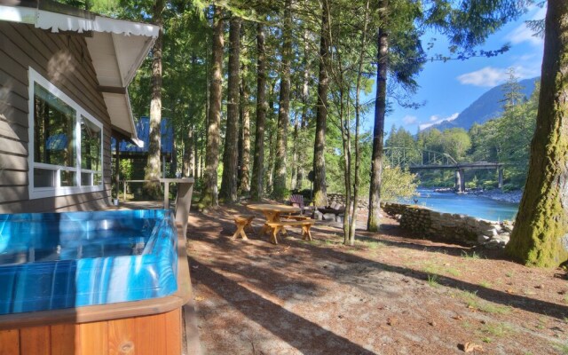 Wild Sky Escape - One Bedroom Cabin with Hot Tub