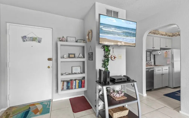 Colony Beach Club 209