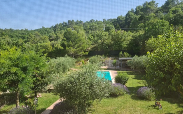 Sale! Beautiful 2-bed Apartment With Pool Access