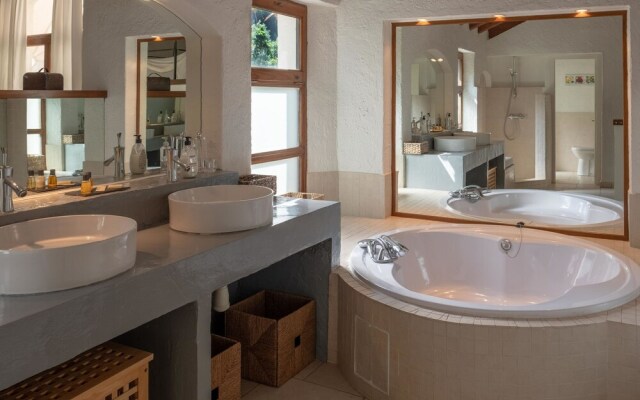 Opulent Villa in Casares With Luxurious Pool House & Jacuzzi