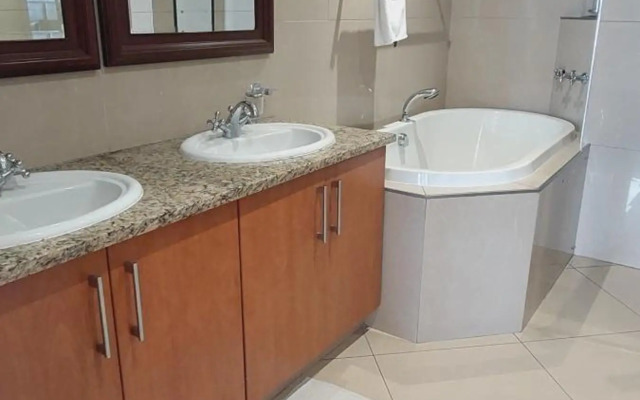 Luxurious Beach Apartment - The Sails