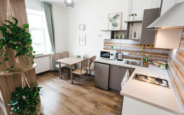 "Green Oasis Apartment"