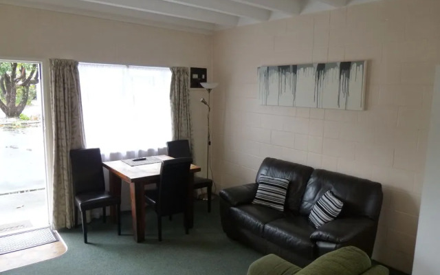 Marina Court Motel and Apartments