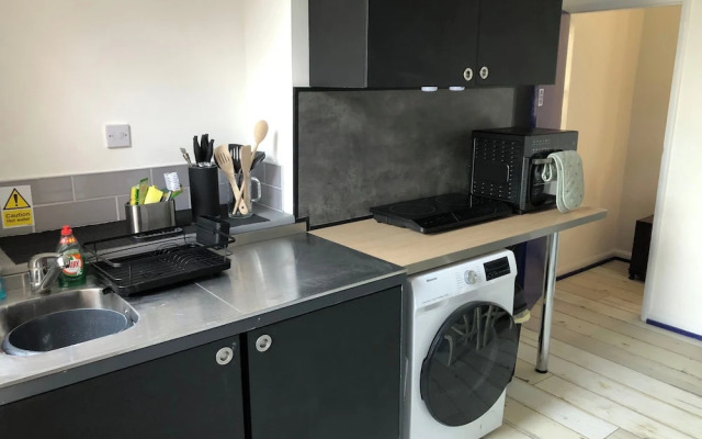 1-bed Apt, Sleeps 2, 20 Mins to Peak District