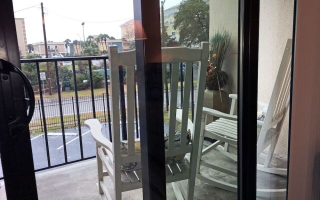 Holiday Towers 206 3 Br condo by RedAwning