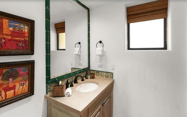 Best Executive-Style Luxury Residence on Property