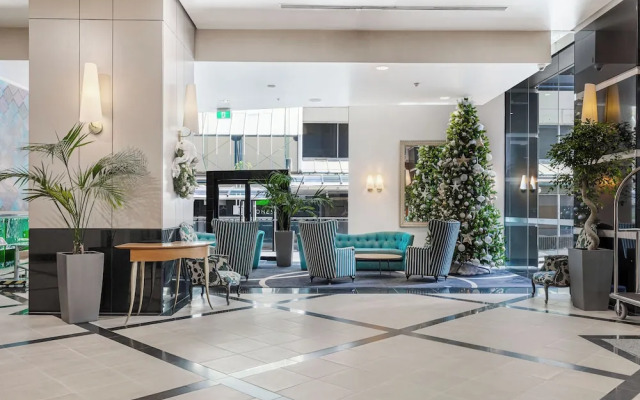 City Getaway 1BR Apt w Pool & Gym I Zodiak Stays