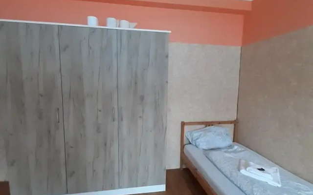 2-Rent Group Hostel Rooms&Apartments TUB19A