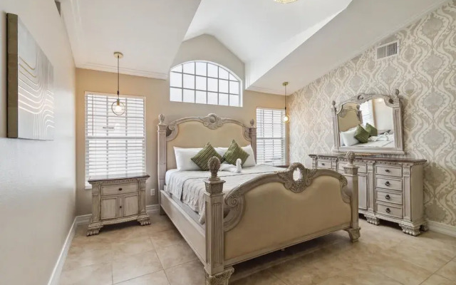Fascinating Private Pool and Game-room, Near Disney!!