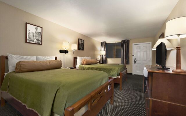 Travelodge by Wyndham New Orleans West Harvey Hotel
