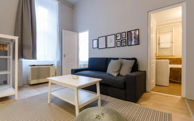 I30 Studio Apartment In Central Location.