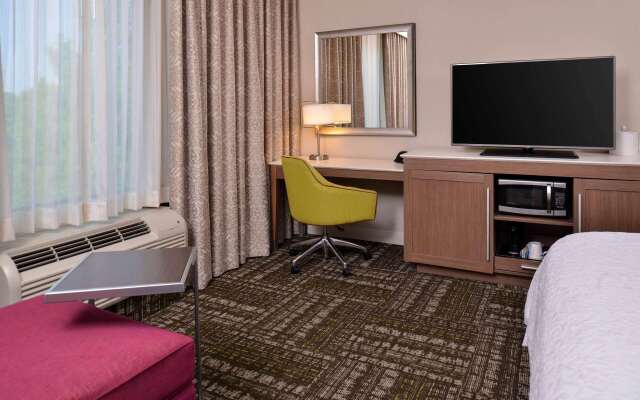 Hampton Inn & Suites Dallas Market Center