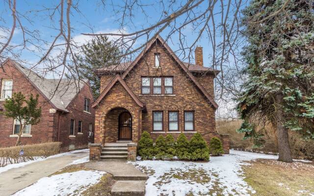 Glamorous Green Beauty in the Heart of University District 15min to Downtown