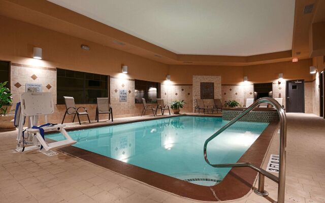 Best Western Plus Lytle Inn & Suites