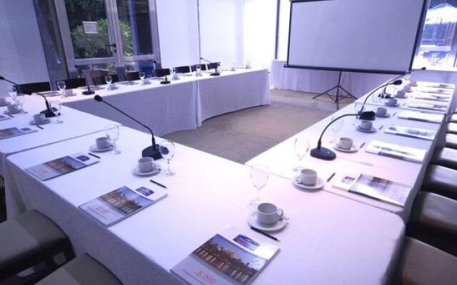 Howard Johnson by Wyndham Plaza Hotel Mayorazgo