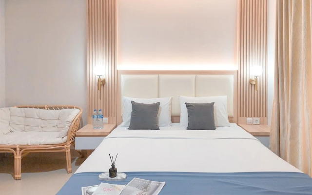 Modern Look 1Br Without Living Room At Bintaro Embarcadero Apartment