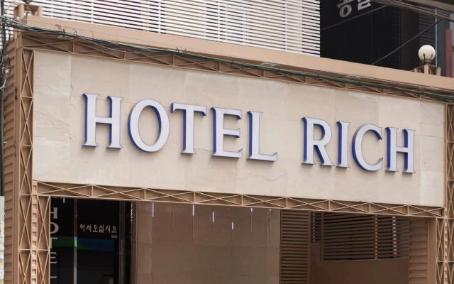 Rich Hotel